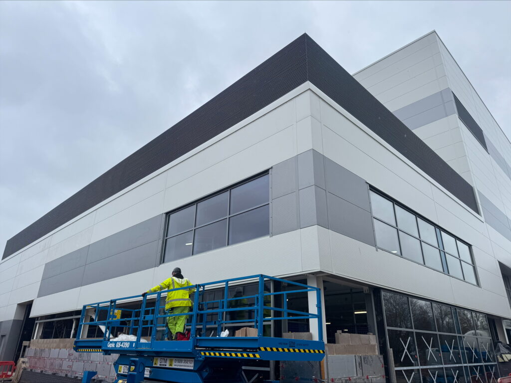 BL050D aluminium louvre plant screen