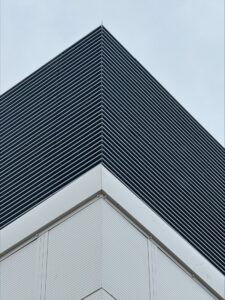 Bridge Louvre mitred corner