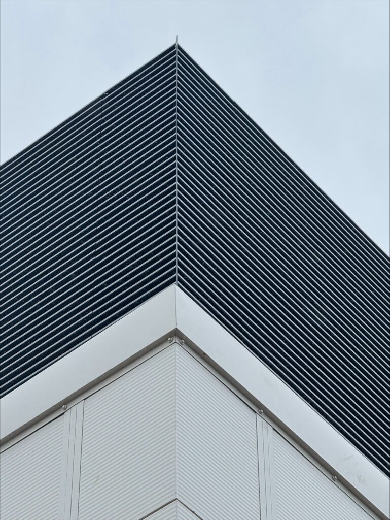 Bridge Louvre mitred corner